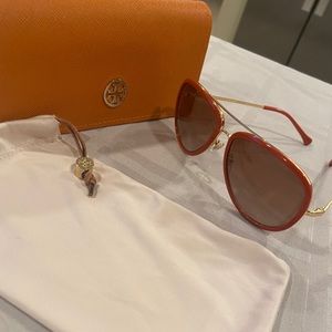 ✨Tory Burch Red & Gold Aviator Sunglasses